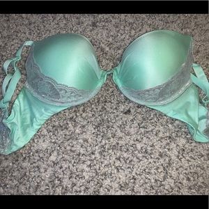 Victoria’s Secret plunge bra lace new “fabulous”